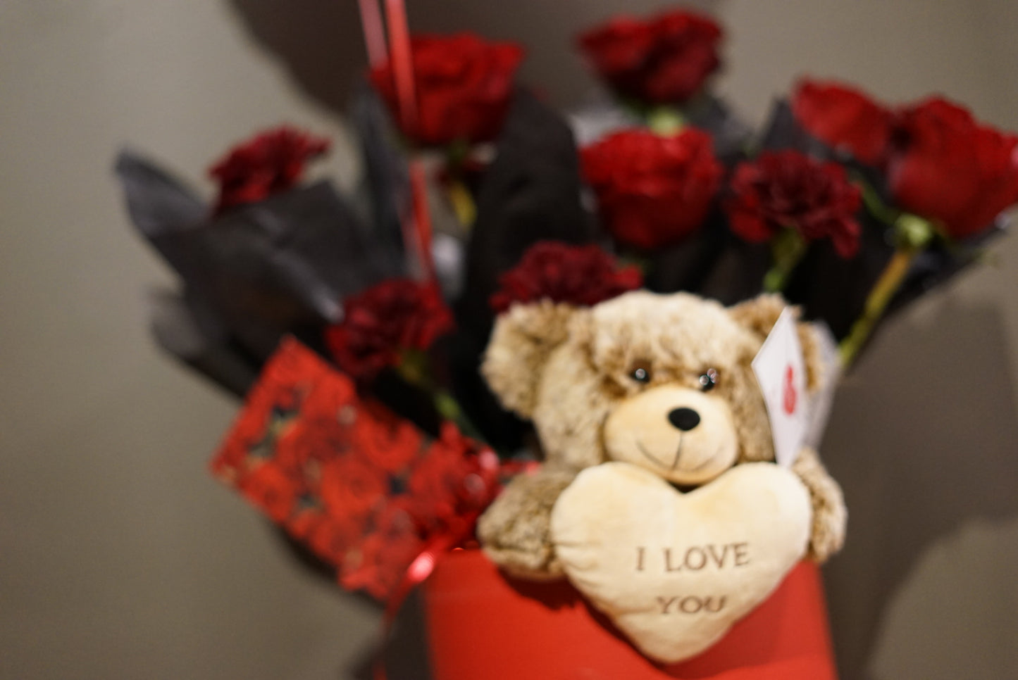Valentine's Design Gift Set β Vancouver's Best Florist
